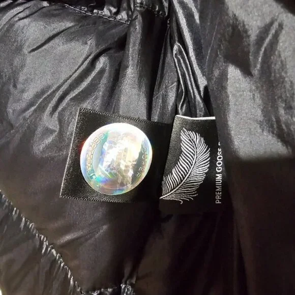 Aritzia the super puff™ vest - Picture 13 of 16